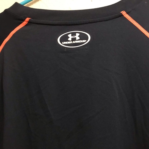 Under Armour. Loose Fit. Heat Gear Shirt. Size XL - Picture 6 of 6